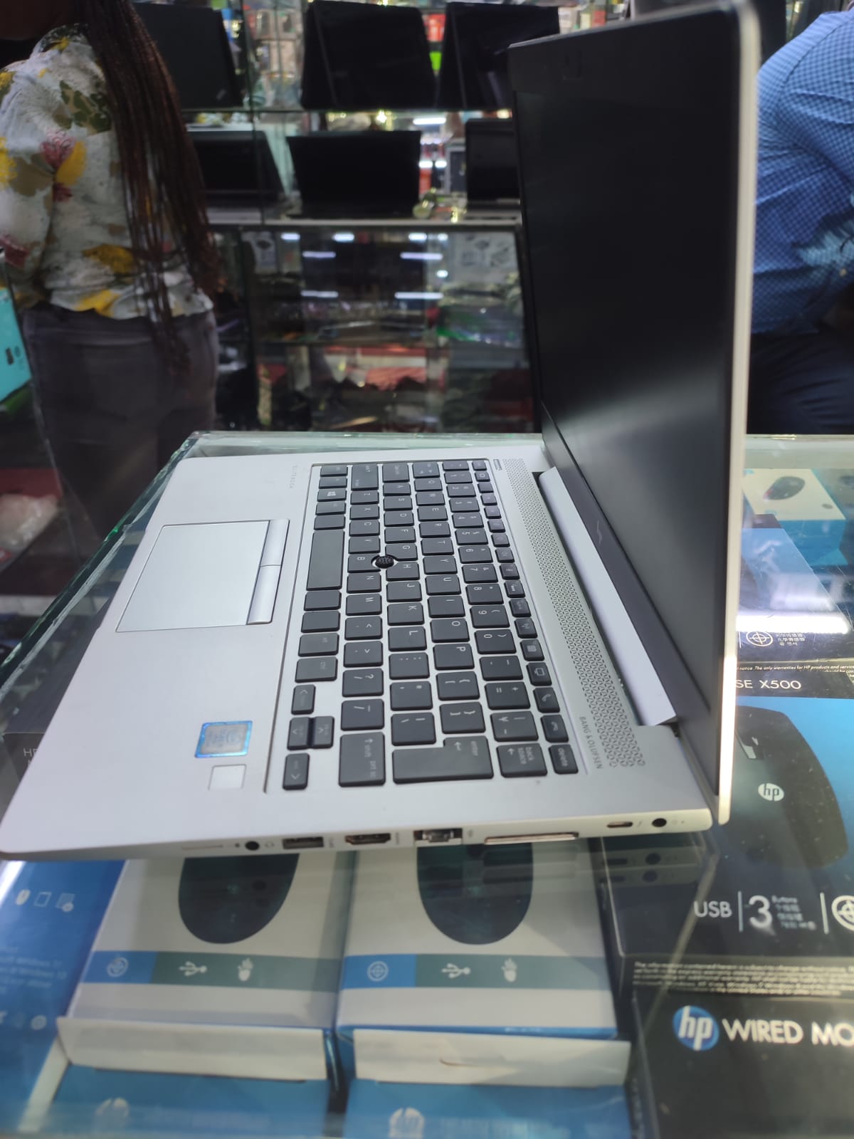 GRADE A EX UK HP ELITEBOOK 830 G5 INTEL CORE I5 8 GB RAM 256 SSD 8TH GENERATION 13.6 DISPLAY SIZE WITH 6 MONTH WARANT