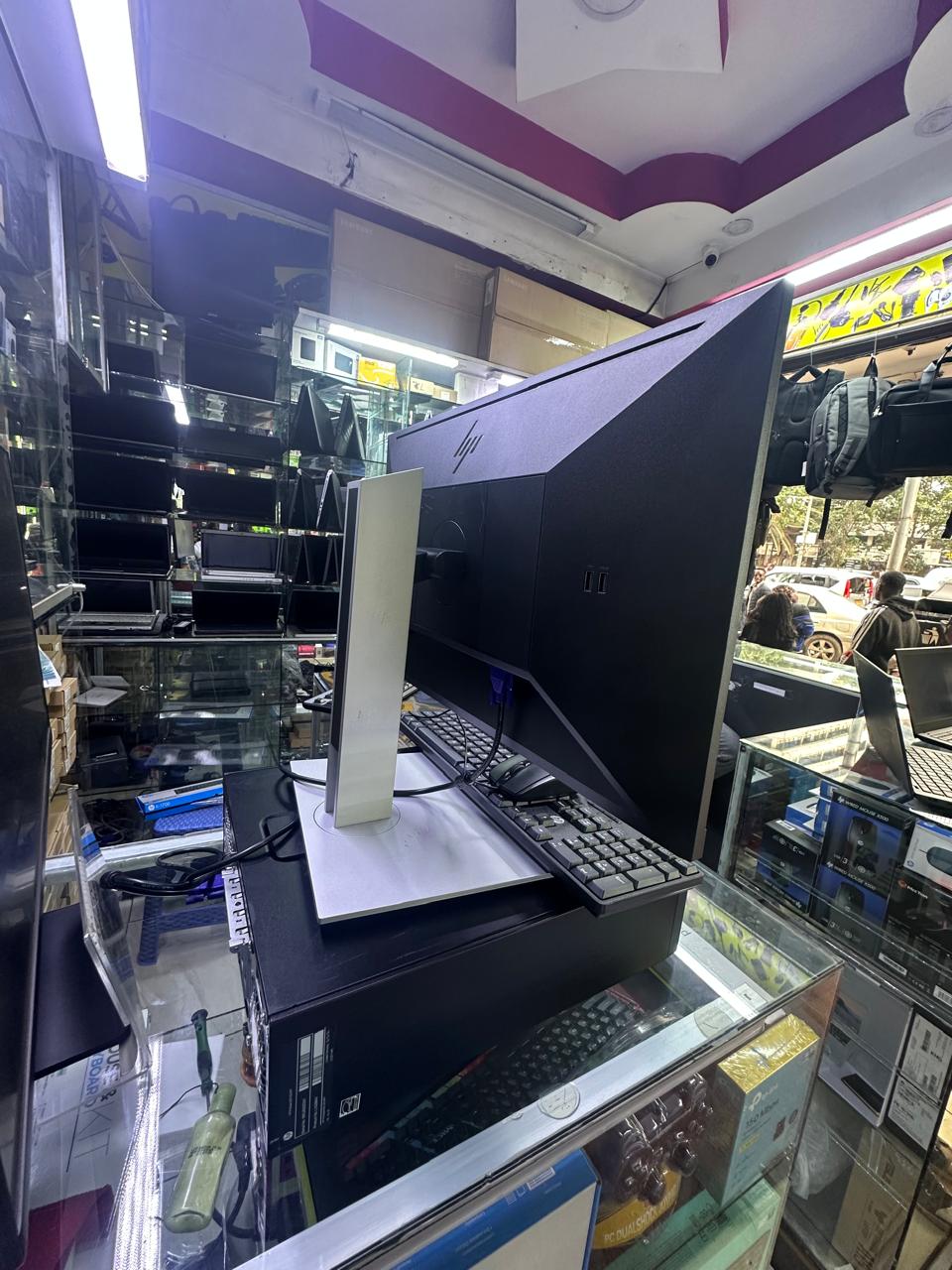 GRADE A EX UK HP DESKTOP 6TH GENERATION 8GB RAM 500 HDD STORAGE AND 24'' MONITOR EDGE TO EDGE KEYBOARD AND MOUSE