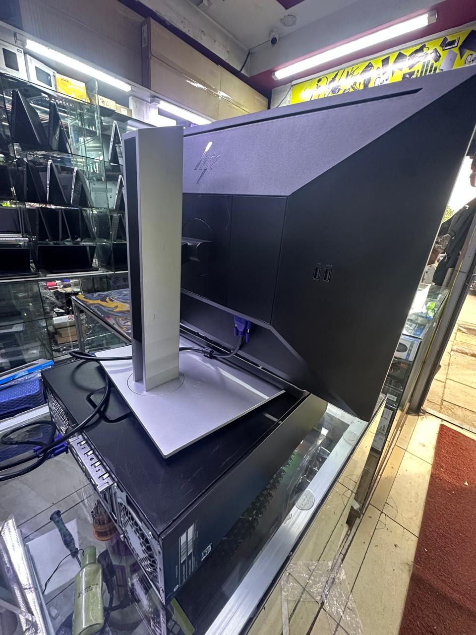 GRADE A EX UK HP DESKTOP 6TH GENERATION 8GB RAM 500 HDD STORAGE AND 24'' MONITOR EDGE TO EDGE KEYBOARD AND MOUSE