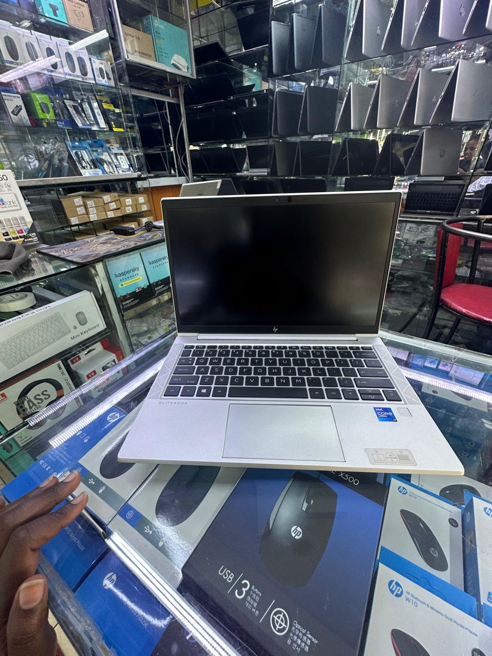 GRADE A EX UK HP ELITEBOOK 830 G8 INTEL COI7 11TH GEN TOUCHSCREEN 16GBRAM 512SSD 6MONTH OF WARANT SPEED OF 3.0GHZ