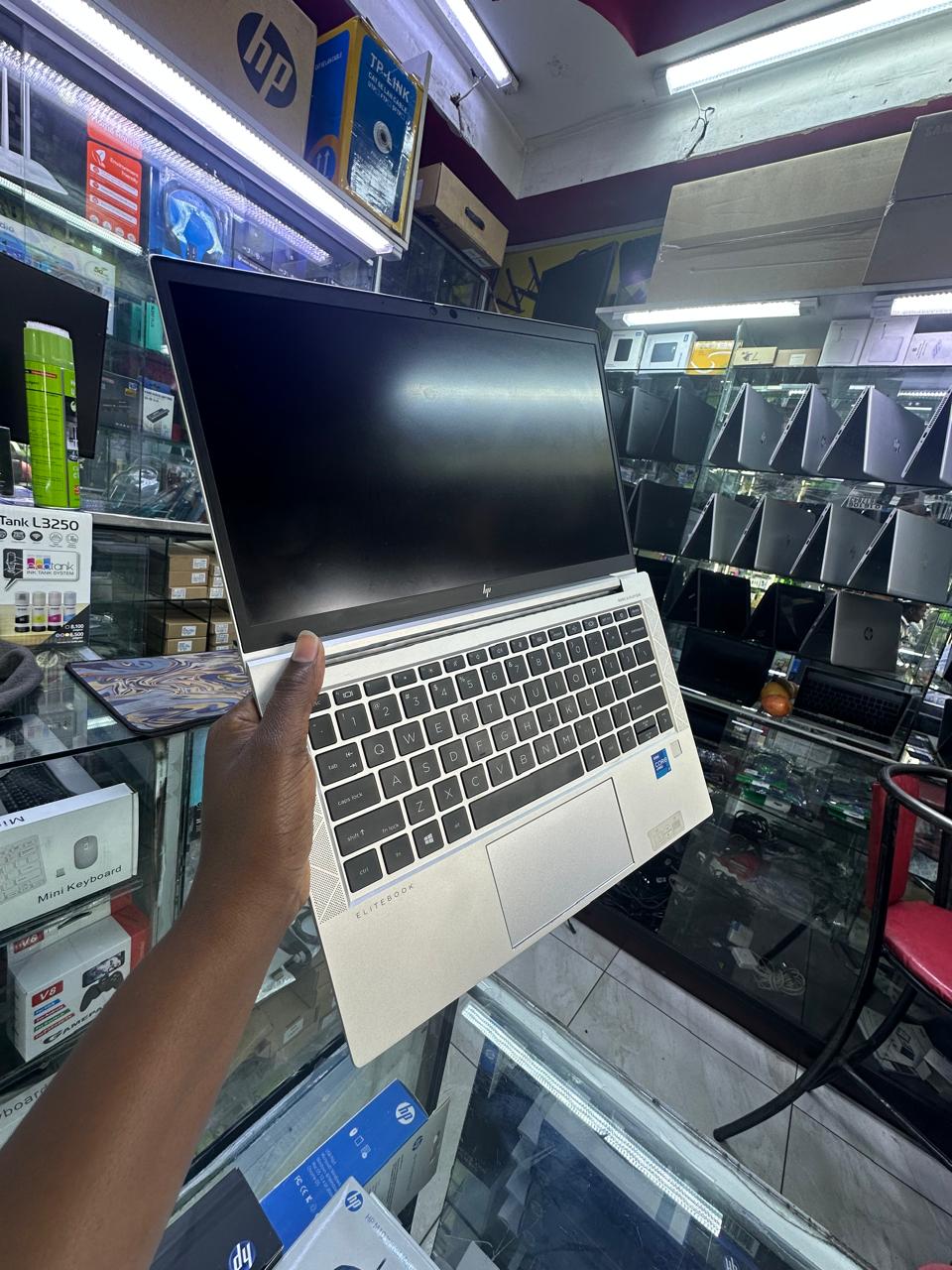 GRADE A EX UK HP ELITEBOOK 830 G8 INTEL COI7 11TH GEN TOUCHSCREEN 16GBRAM 512SSD 6MONTH OF WARANT SPEED OF 3.0GHZ