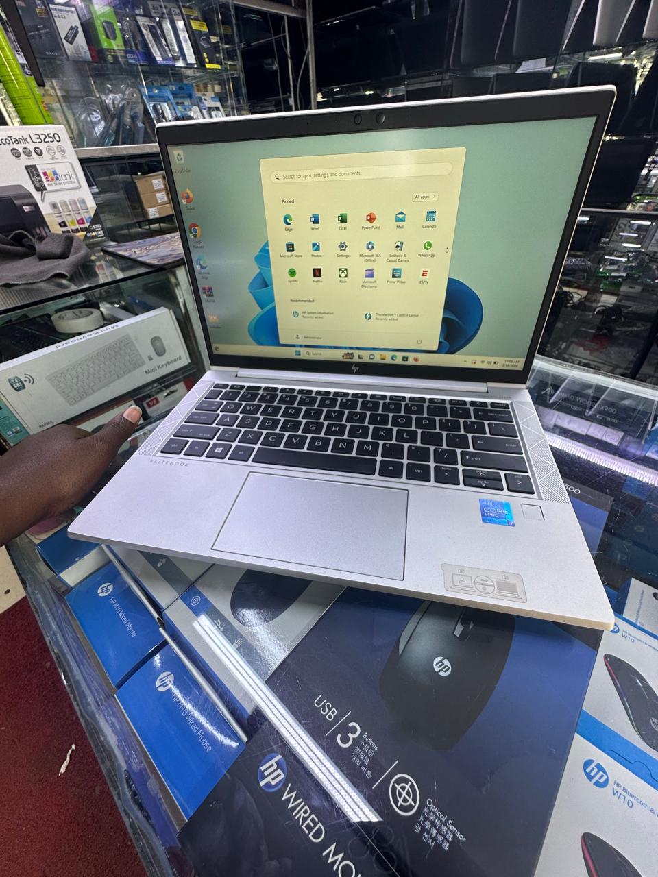 GRADE A EX UK HP ELITEBOOK 830 G8 INTEL COI7 11TH GEN TOUCHSCREEN 16GBRAM 512SSD 6MONTH OF WARANT SPEED OF 3.0GHZ
