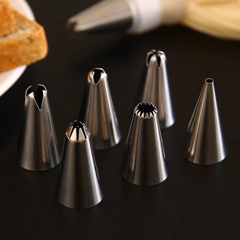7 pcs Cake decorating bag with nozzle - A household disposable baking tool for preparing baby's complementary food. Cake cream decorating bag - Stainless steel piping tool for cake decoration.