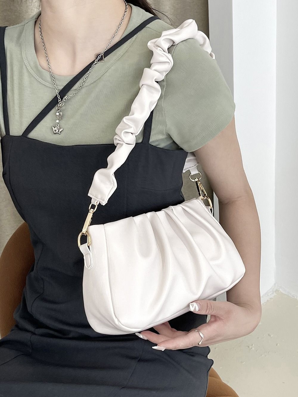 Bag Women's Summer 2025 New White Folded Cloud Underarm Bag with a Unique and Versatile Texture, Single Shoulder Crossbody Bag black AS PICTURE