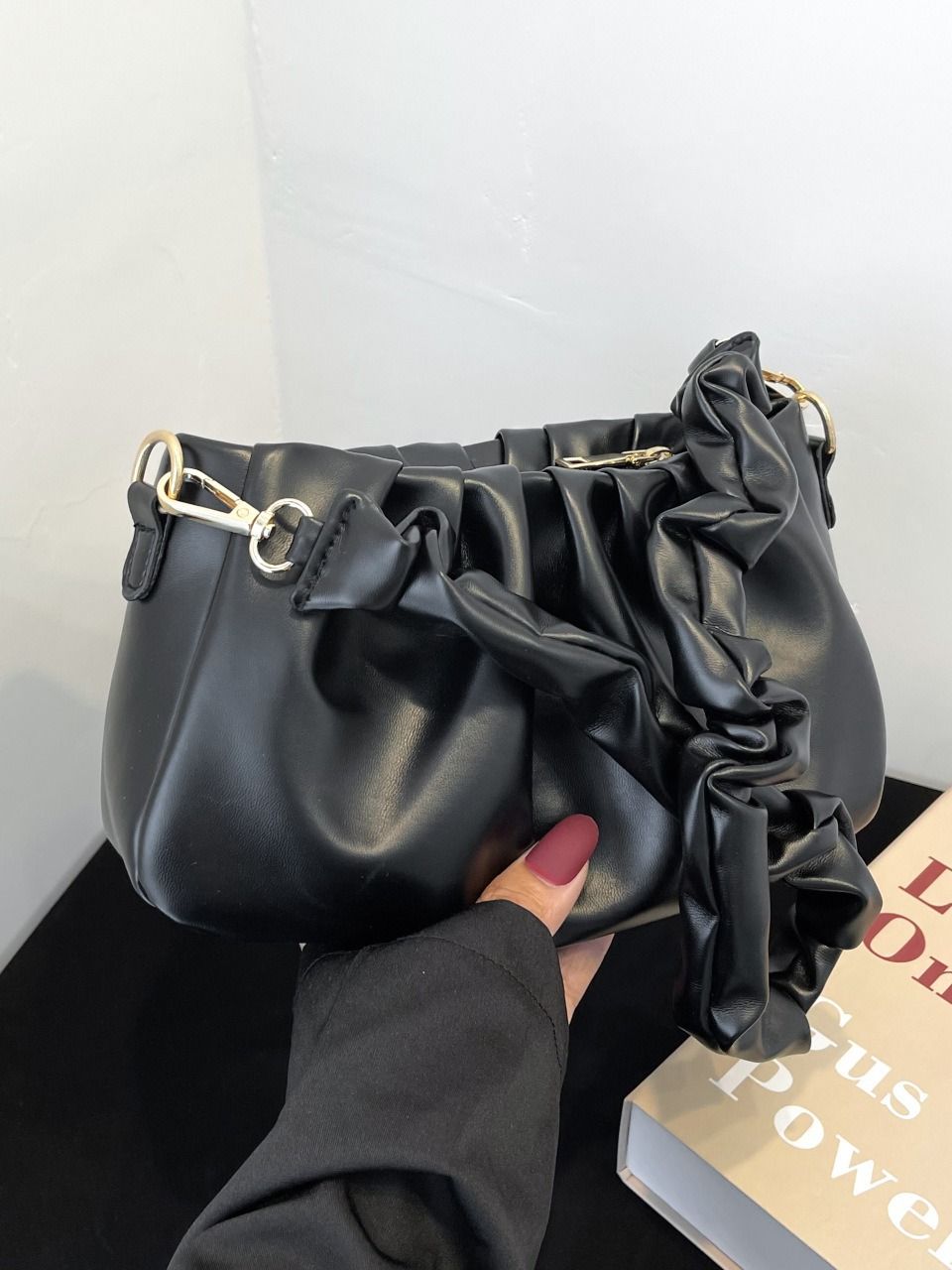 Bag Women's Summer 2025 New White Folded Cloud Underarm Bag with a Unique and Versatile Texture, Single Shoulder Crossbody Bag black AS PICTURE