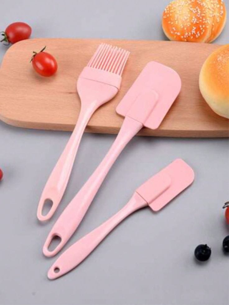 3PIECES Bakehouse Cream Spatula BBQ Brush Set Silicon Kitchenware  Cake Spatula Baking Set Tools  Has Non-sick Oil Brush and is its a Heat Resistant