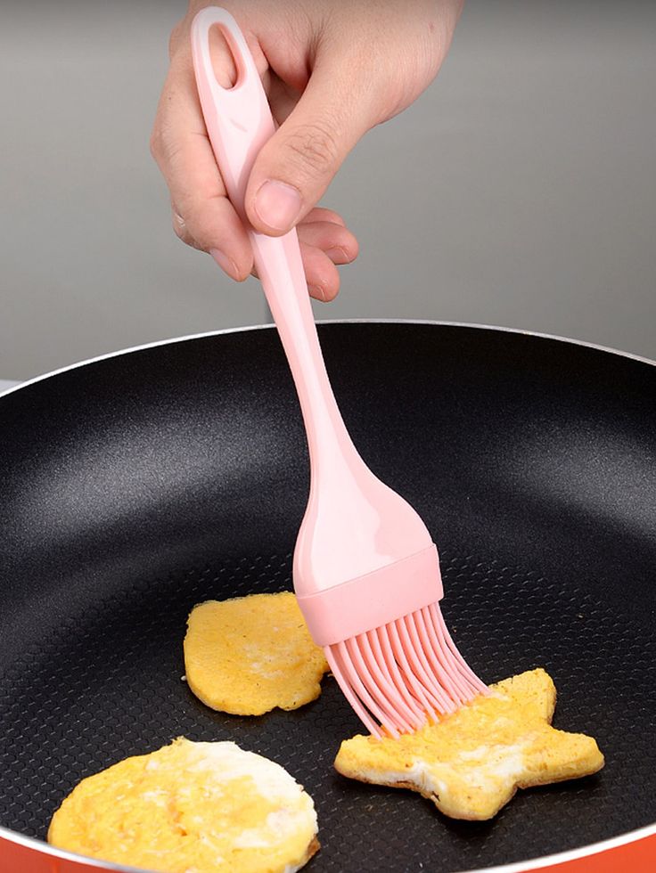 3PIECES Bakehouse Cream Spatula BBQ Brush Set Silicon Kitchenware  Cake Spatula Baking Set Tools  Has Non-sick Oil Brush and is its a Heat Resistant