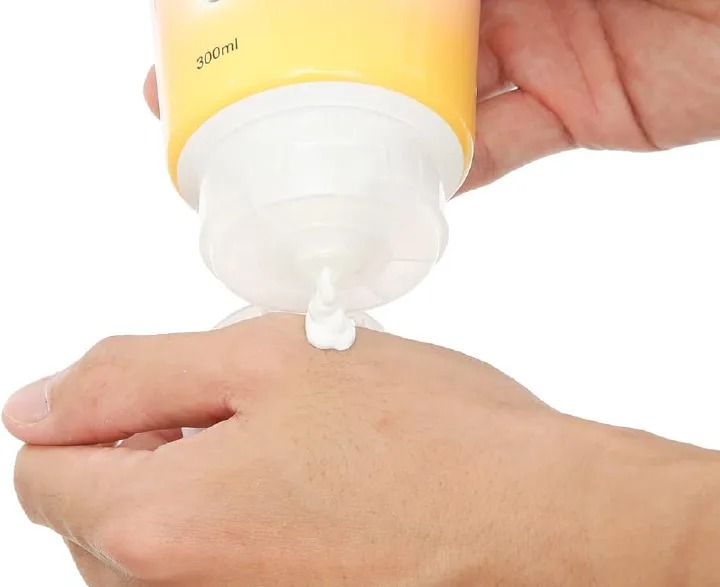 Vaseline Healthy Bright Serum SPF50+ PA++++ Bright Sunscreen Body Lotion Sun Protection With UVA UVB Defense Brightening Moisturizing Serum For Soft Smooth Skin Non Greasy Fast Absorbing Sunblock