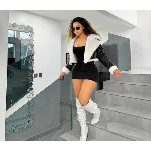 Ladies Fashionable Leather Jacket with Fur