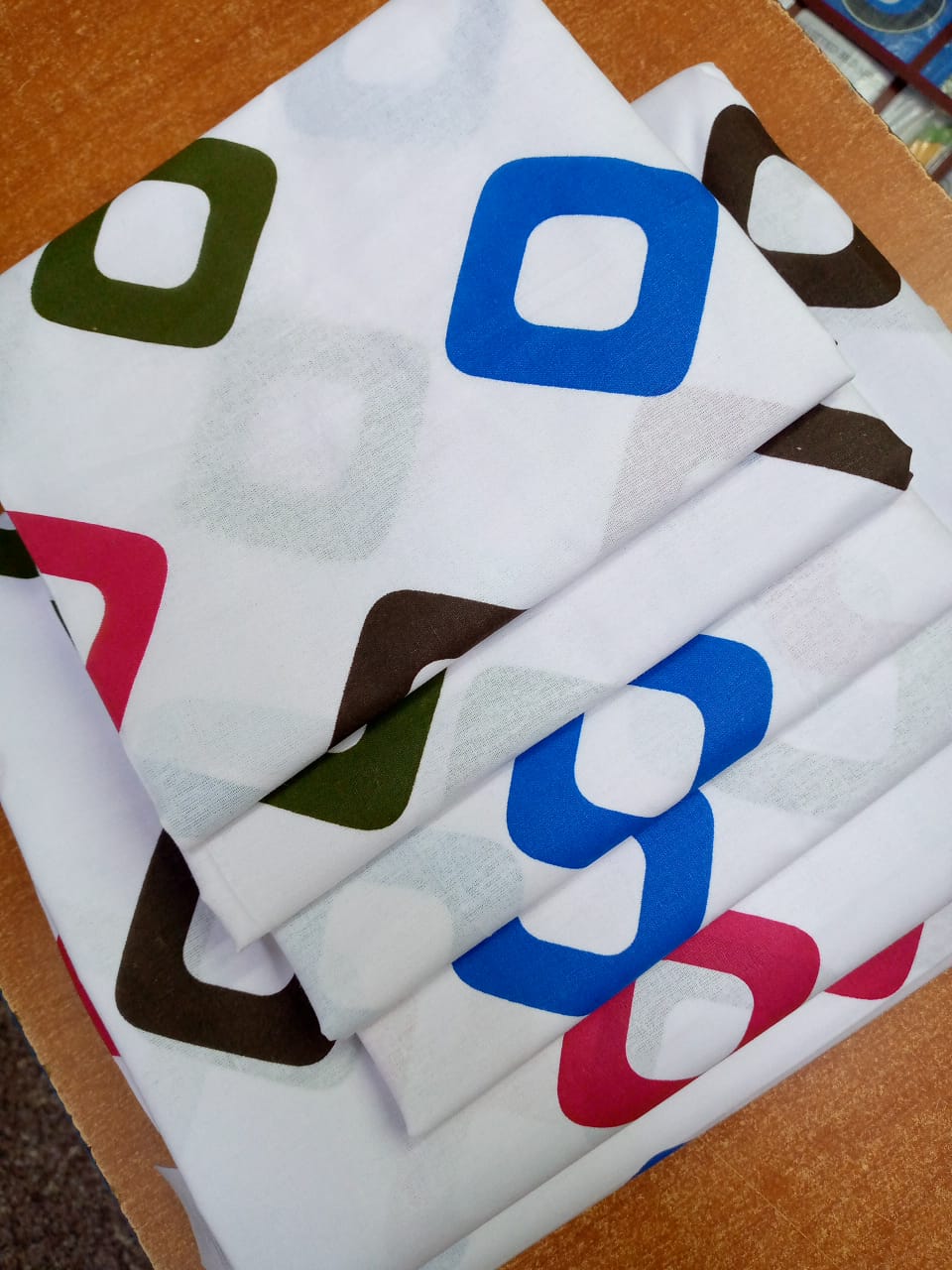 Both printed bedsheets  4pcs of 7*8 Cotton Bedsheets Set comes as 2pcs of Bedsheet and 4pcs of Pillow Cases Bedding Set ▪️2 pcs bedsheet 🔹4 pcs pillow cases ▪️7*8 💫Cotton

2 bedsheets n 4 pillowcase