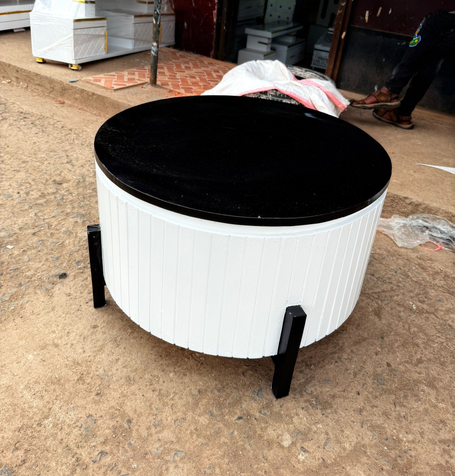 🥰🥰ADD ELEGANCE IN YOUR LIVING ROOM😍😍 Modern Round glass coffee table. Made of top quality eco-friendly material which is strong and durable. Perfect fitting to size for small spaces