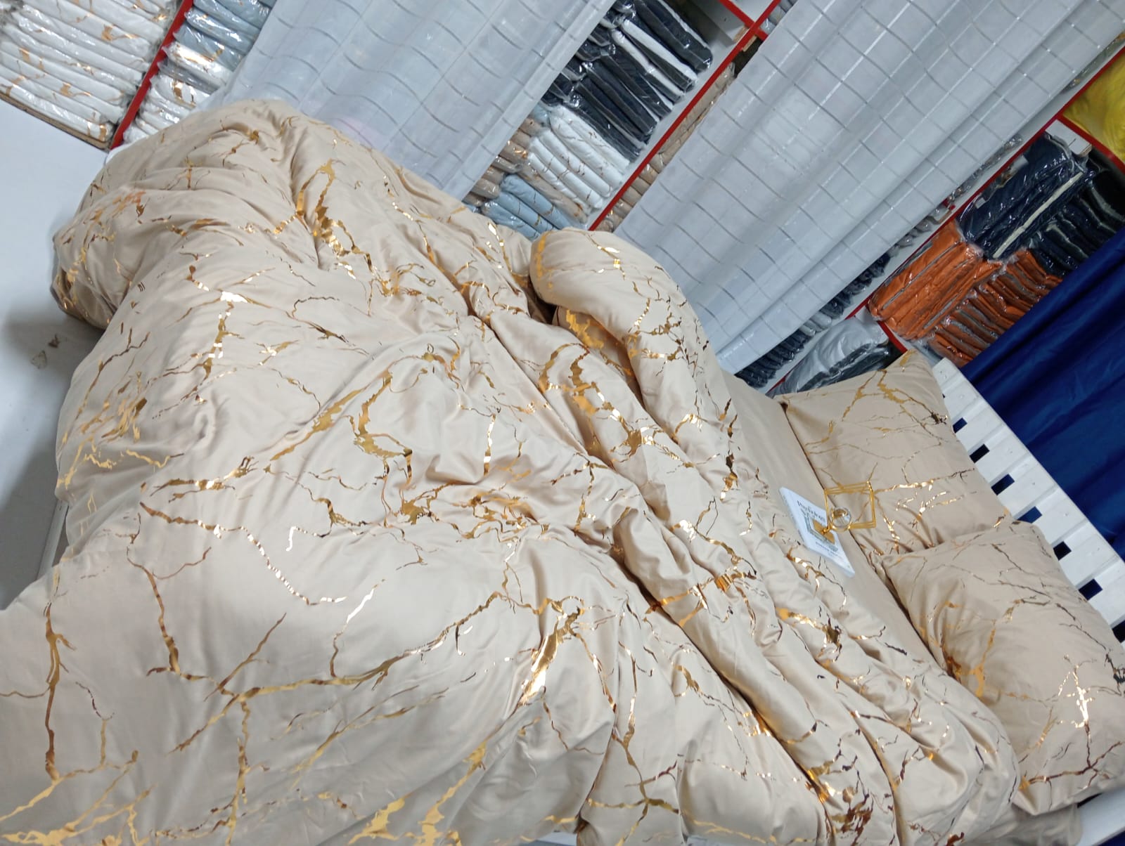 4PCS 6*7FTS Luxury Gold Marble texture Foil style Duvet cover Set ➖1 Duvet cover➖1 Bedsheet➖2pillowcases