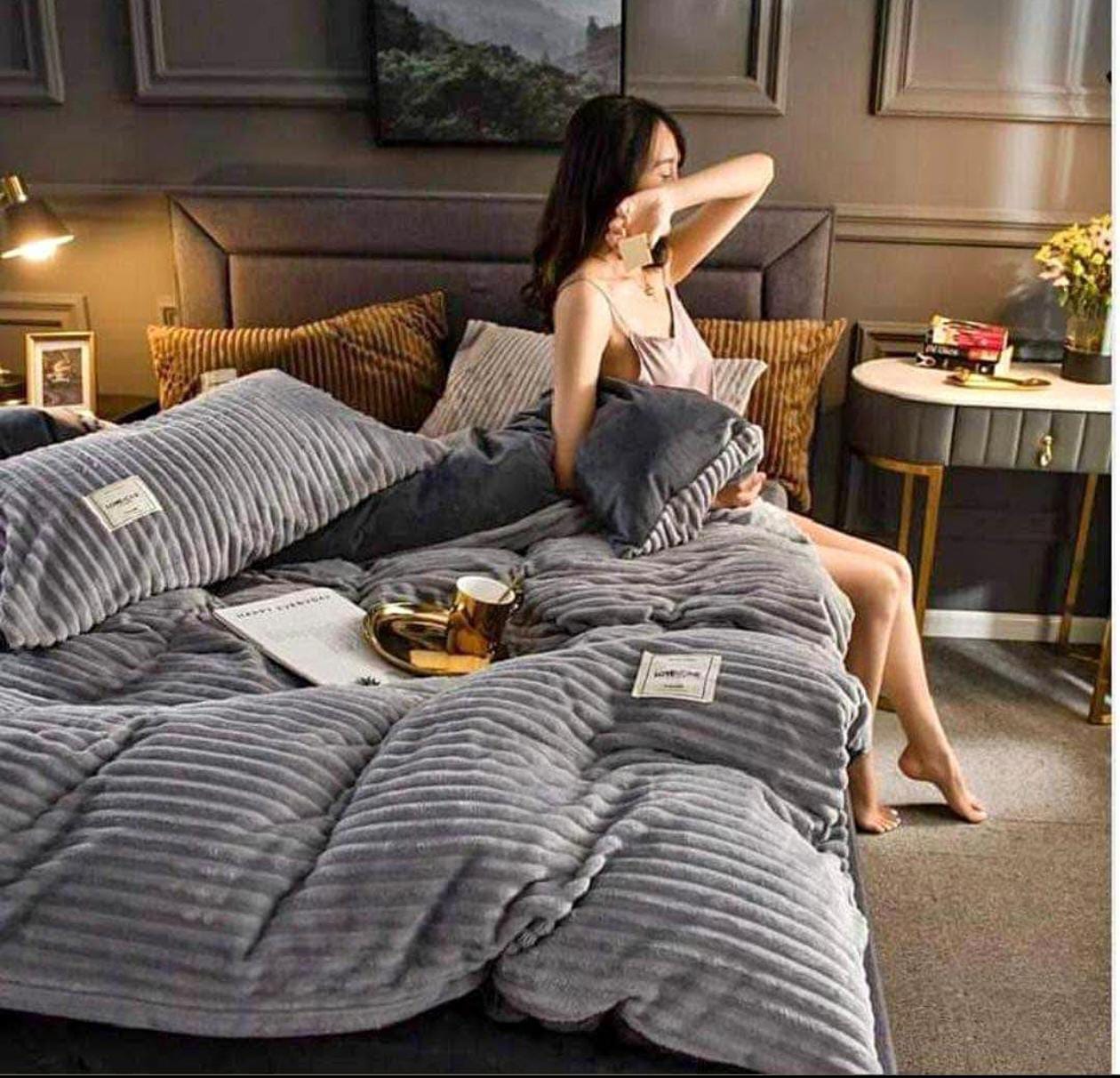 Velvet Duvet Size 6*7 – 4-Piece Luxury Bedding Set with 2 Pillowcases, 1 Bedsheet & 1 Velvet Duvet – Ultra Soft, Warm & Elegant for Cozy Nights