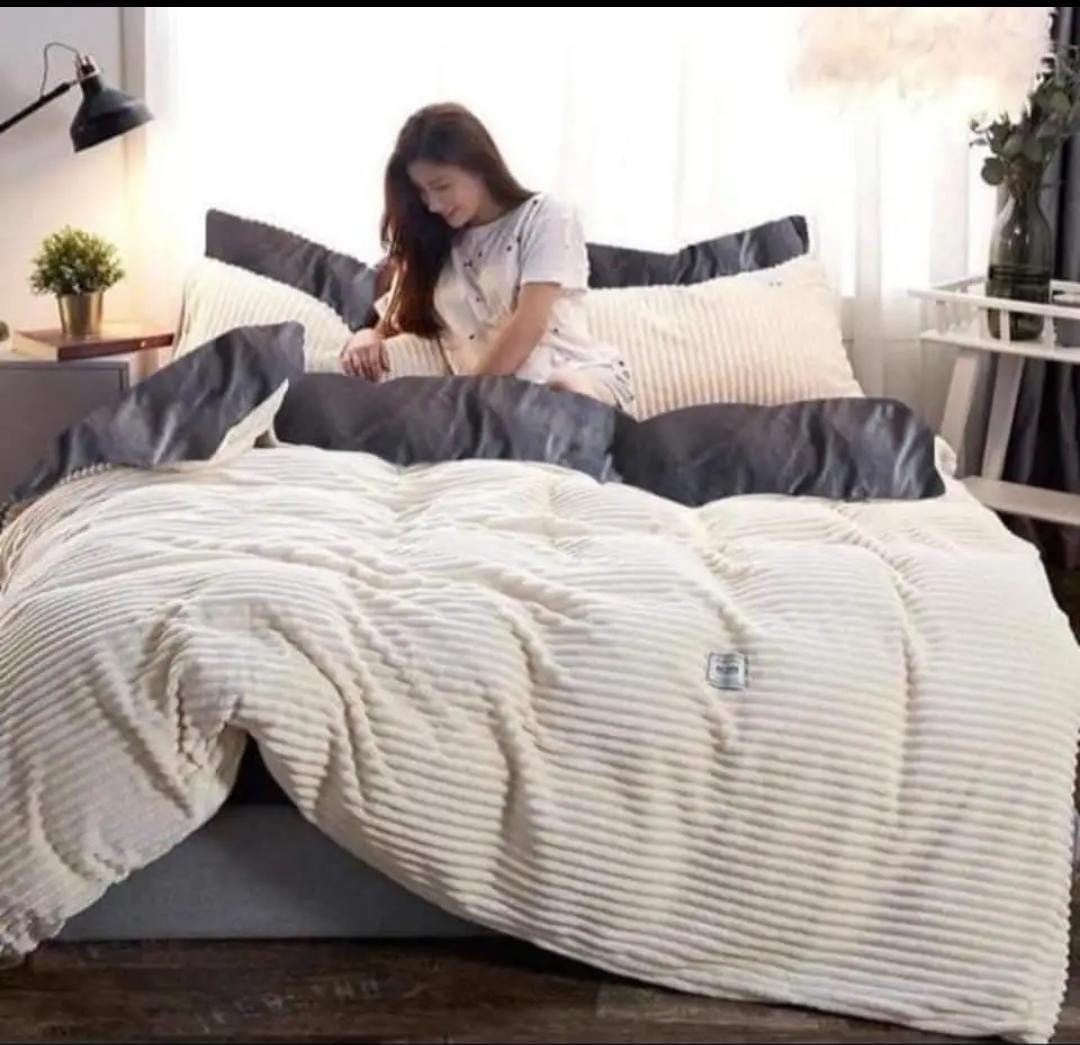 Velvet Duvet Size 6*7 – 4-Piece Luxury Bedding Set with 2 Pillowcases, 1 Bedsheet & 1 Velvet Duvet – Ultra Soft, Warm & Elegant for Cozy Nights