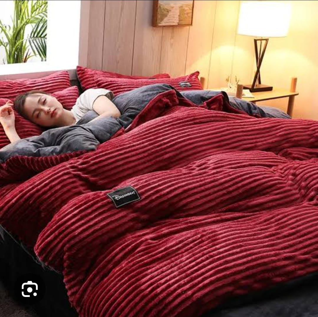 Velvet Duvet Size 6*7 – 4-Piece Luxury Bedding Set with 2 Pillowcases, 1 Bedsheet & 1 Velvet Duvet – Ultra Soft, Warm & Elegant for Cozy Nights