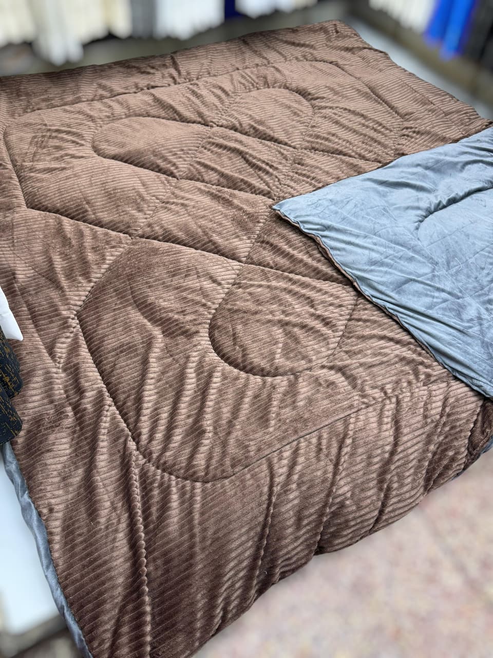 Single Woolen Velvet Duvet – Size 6x7 Cozy and Warm Winter Bedding with No Bedsheets, Pillowcases, or Packaging Included for Simple and Direct Use