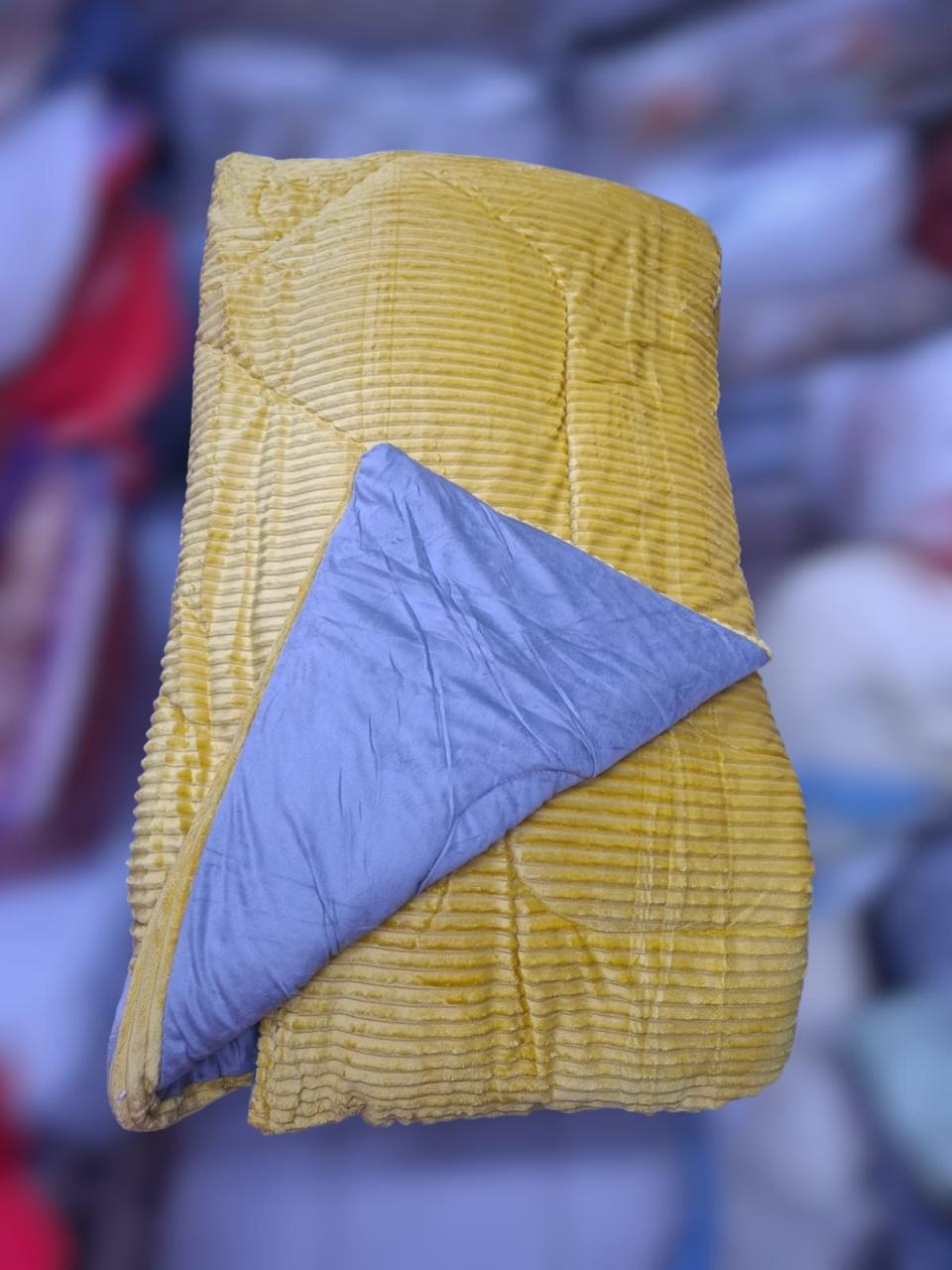 Single Woolen Velvet Duvet – Size 6x7 Cozy and Warm Winter Bedding with No Bedsheets, Pillowcases, or Packaging Included for Simple and Direct Use