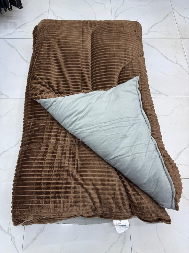 Single Woolen Velvet Duvet – Size 6x7 Cozy and Warm Winter Bedding with No Bedsheets, Pillowcases, or Packaging Included for Simple and Direct Use