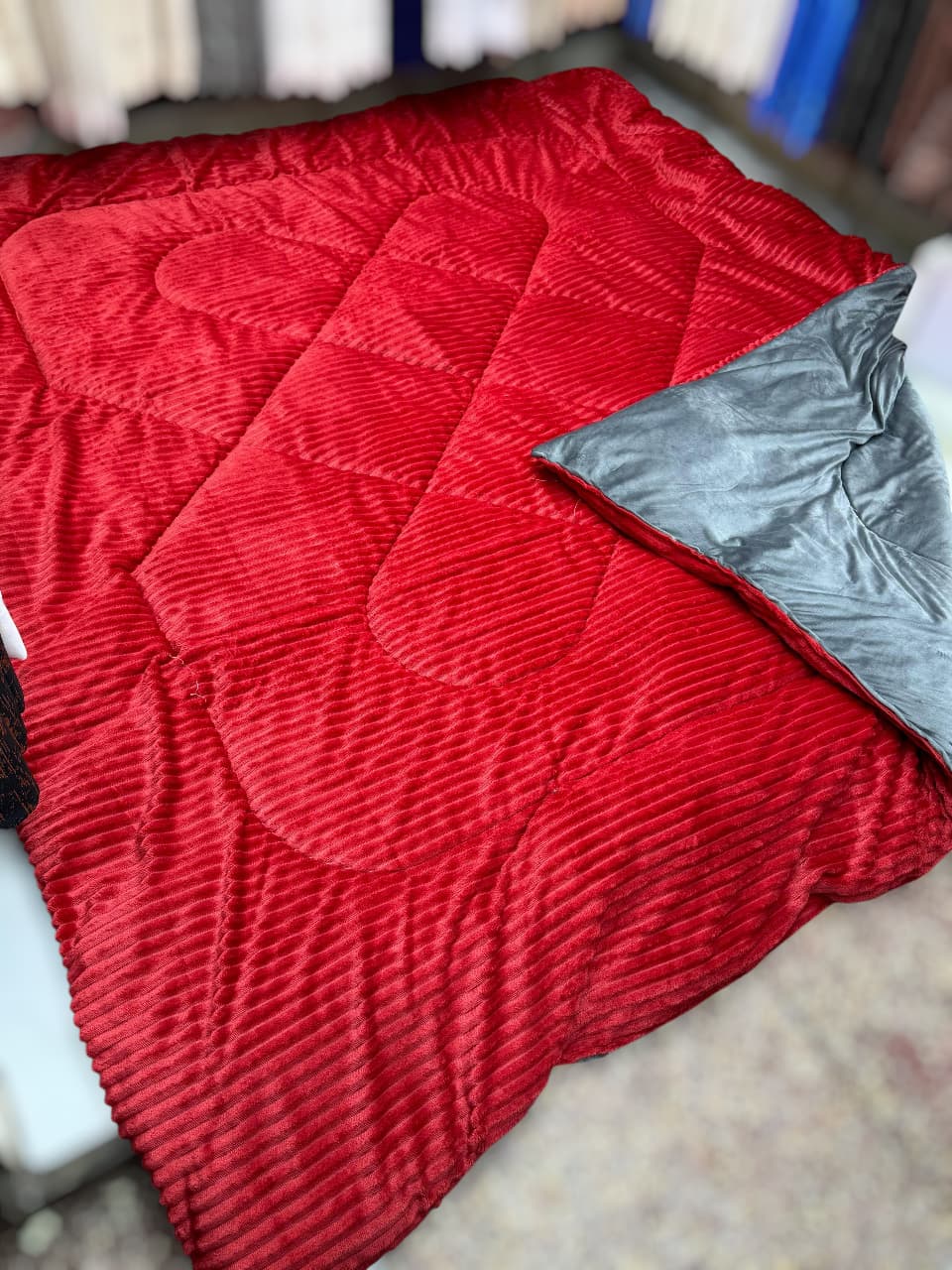 Single Woolen Velvet Duvet – Size 6x7 Cozy and Warm Winter Bedding with No Bedsheets, Pillowcases, or Packaging Included for Simple and Direct Use