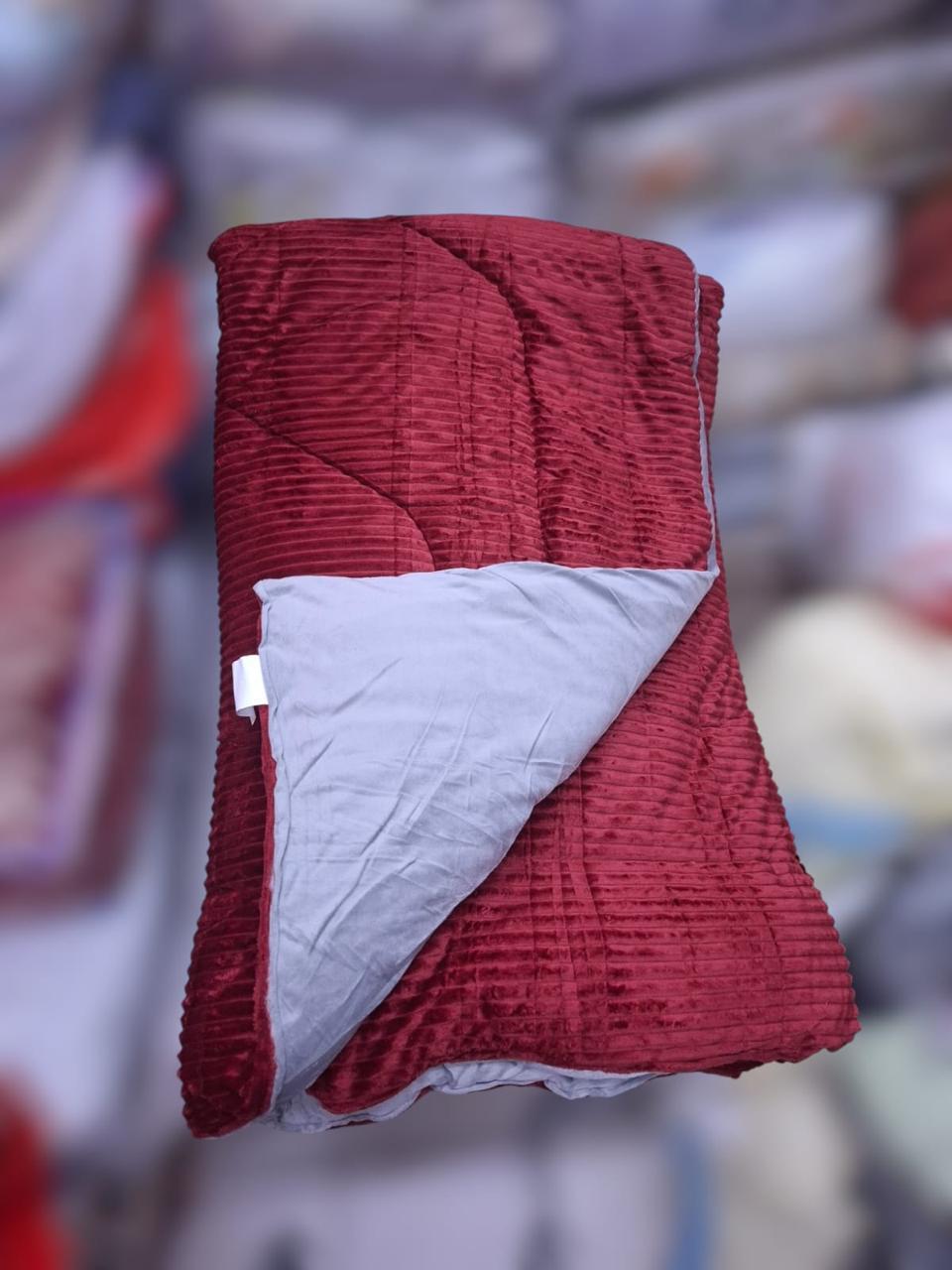 Single Woolen Velvet Duvet – Size 6x7 Cozy and Warm Winter Bedding with No Bedsheets, Pillowcases, or Packaging Included for Simple and Direct Use