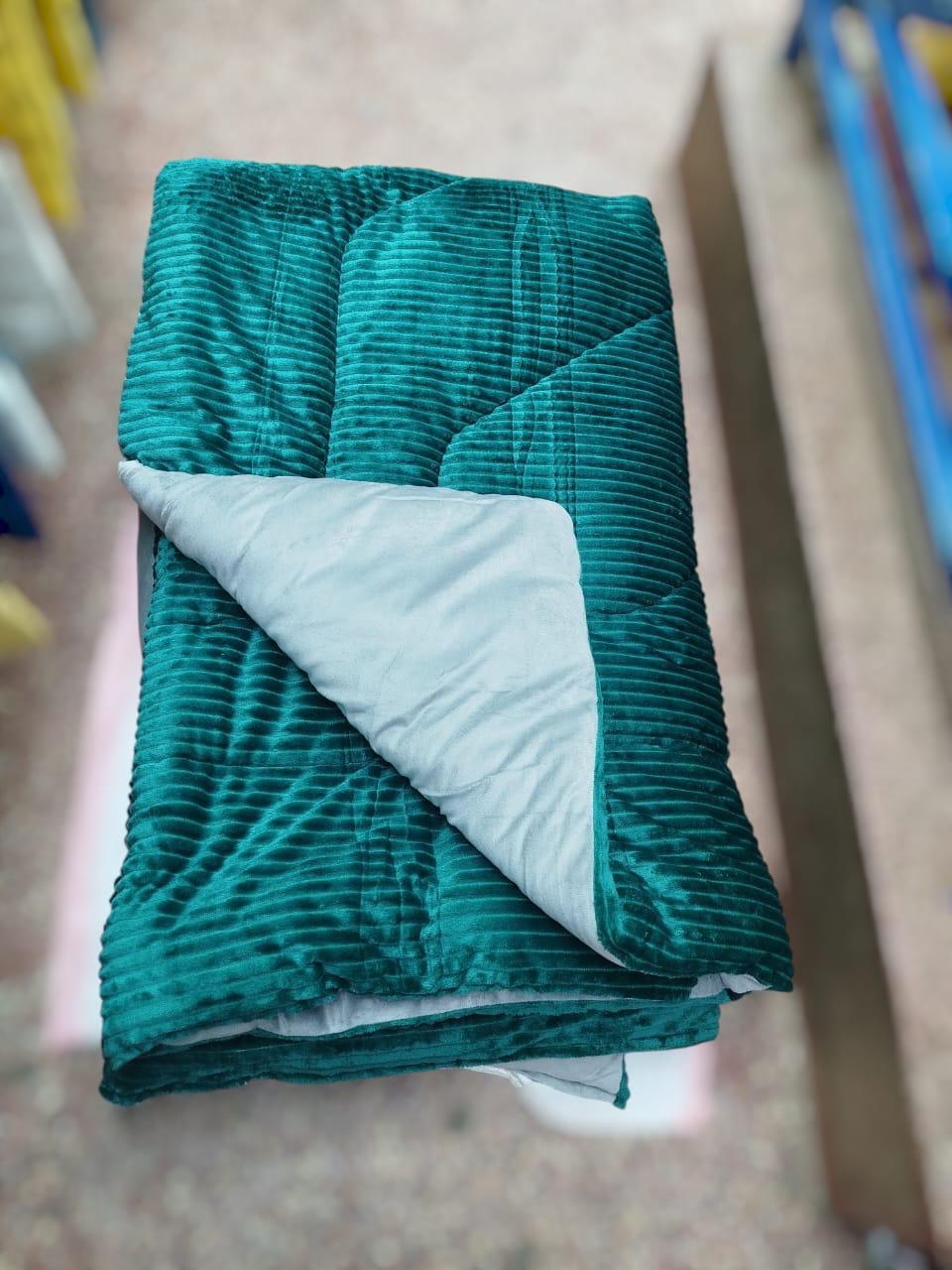 Single Woolen Velvet Duvet – Size 6x7 Cozy and Warm Winter Bedding with No Bedsheets, Pillowcases, or Packaging Included for Simple and Direct Use