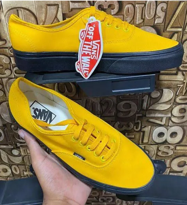 Good quality Vans Off The Wall Unisex Old Skool Fashion Shoes Classic Skate Sneakers Durable Canvas Low Top Casual Streetwear Comfortable Everyday Wear For Men And Women Premium Quality  Best Seller