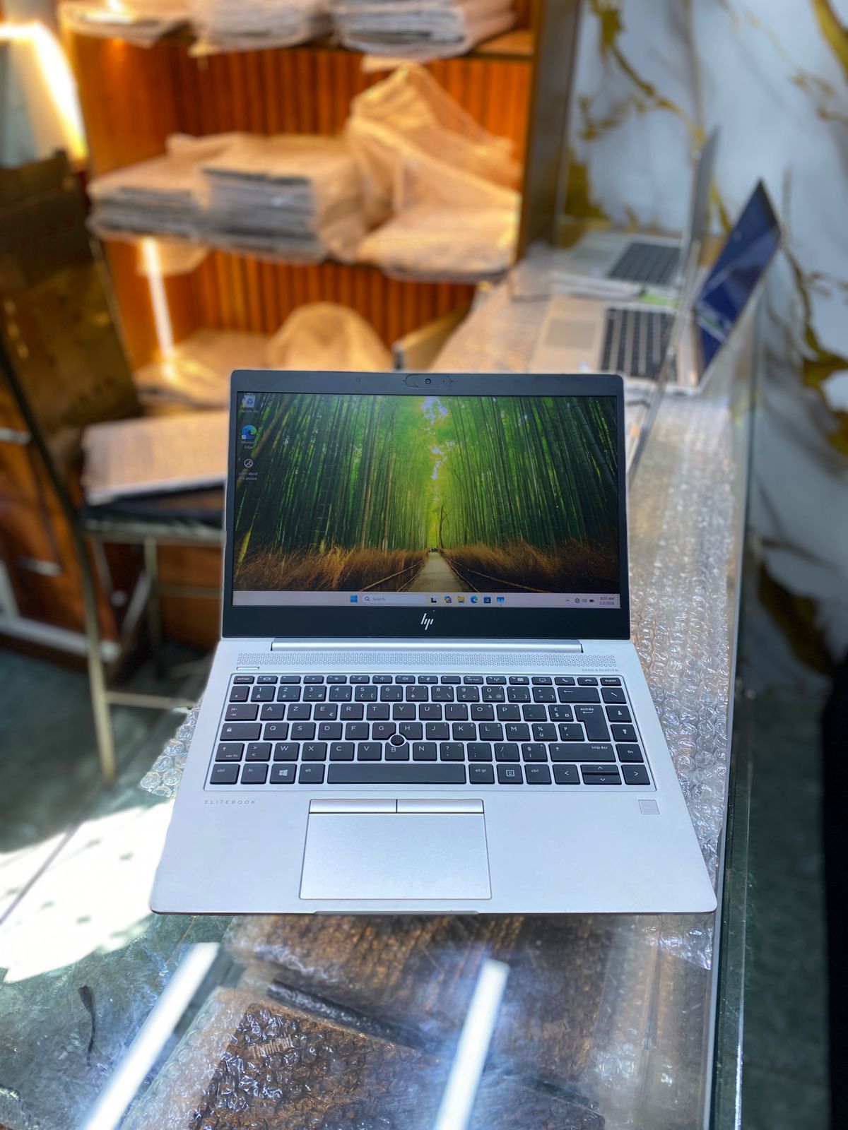 Hp EliteBook 830 G5/6 Core i5 8th generation Touch Screen 13.3 inches screen size 8GB RAM & 256 GB SSD Storage with Backlight Keyboard & fingerprint sensor Refurbished laptop