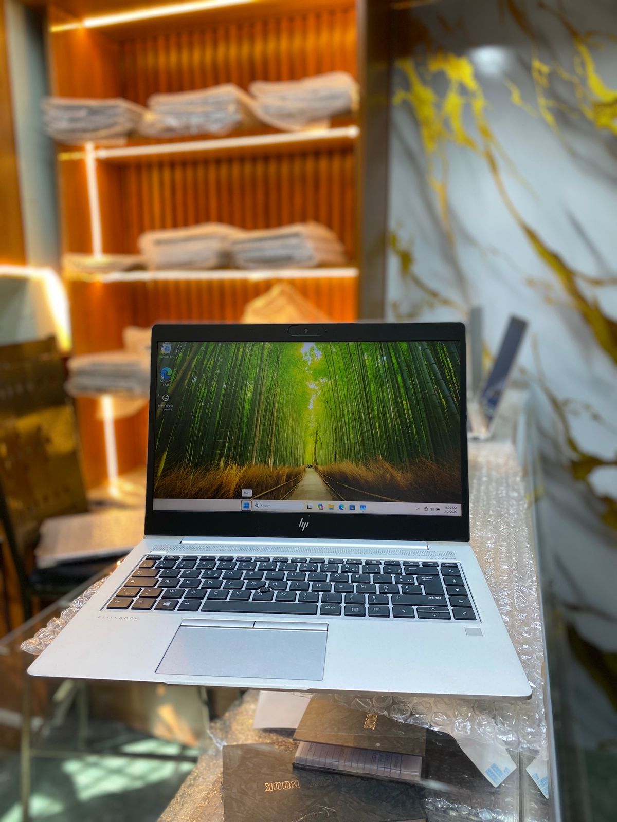 Hp EliteBook 830 G5/6 Core i5 8th generation Touch Screen 13.3 inches screen size 8GB RAM & 256 GB SSD Storage with Backlight Keyboard & fingerprint sensor Refurbished laptop