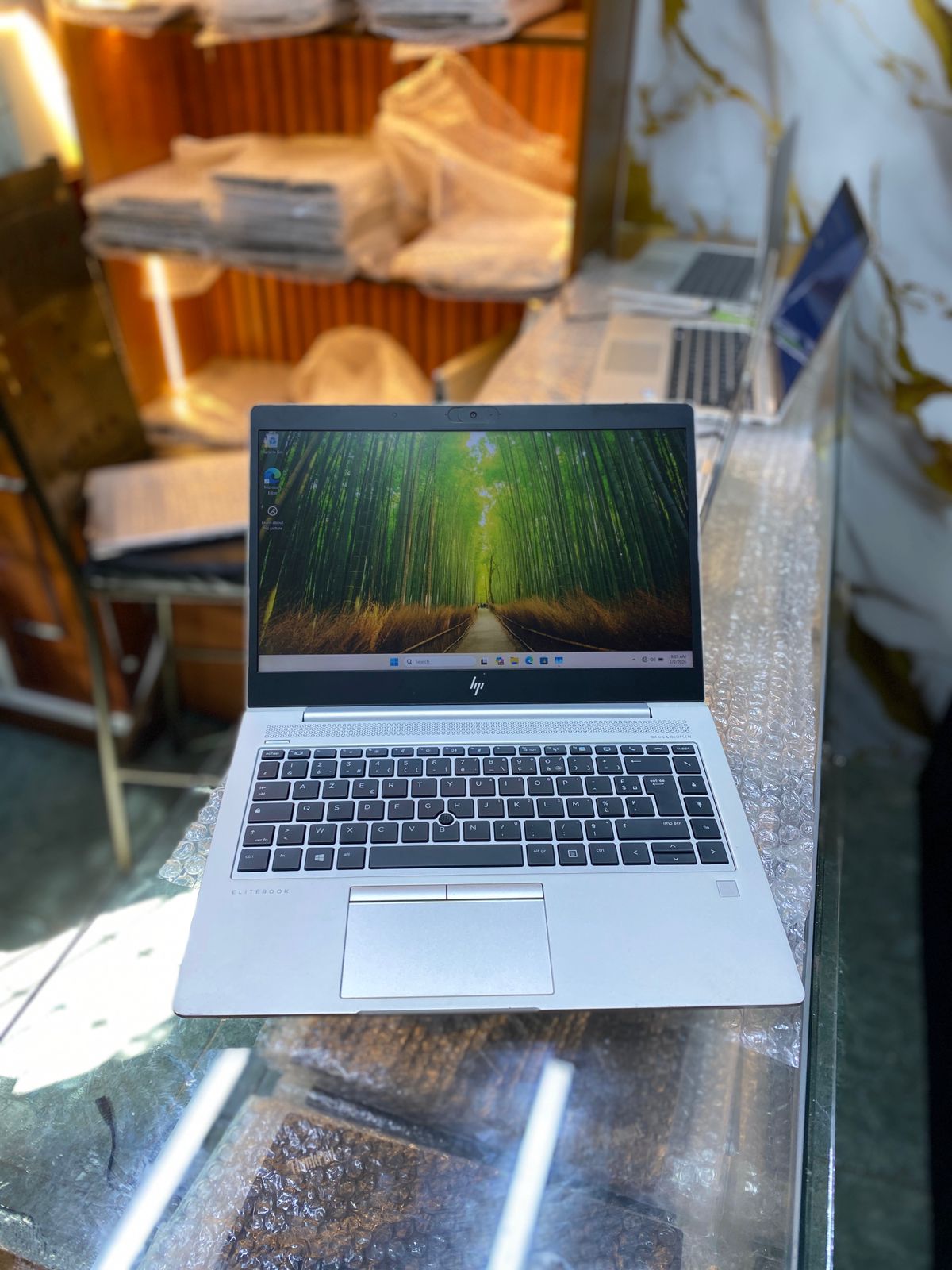 Hp EliteBook 830 G5/6 Core i5 8th generation Touch Screen 13.3 inches screen size 8GB RAM & 256 GB SSD Storage with Backlight Keyboard & fingerprint sensor Refurbished laptop