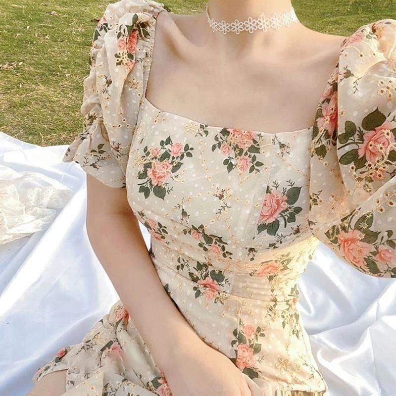 French square neck bubble sleeve floral dress with waist cinched and slit, gentle style tea break dress, date and travel slimming long dress