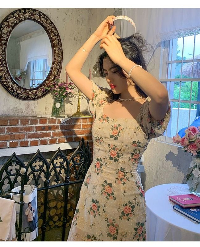 French square neck bubble sleeve floral dress with waist cinched and slit, gentle style tea break dress, date and travel slimming long dress