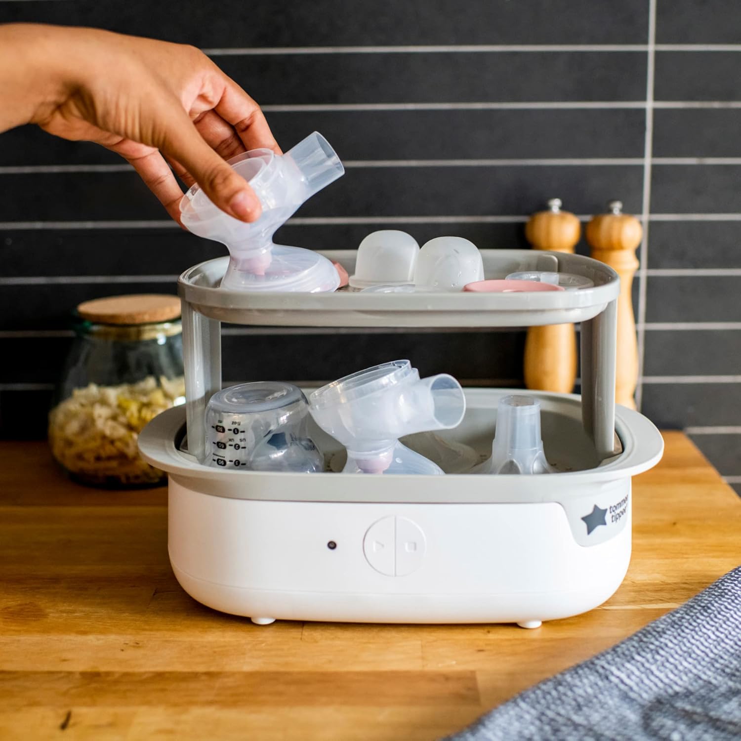 Tommee Tippee Made for Me Double Electric Breast Pump, Wireless, 9 Express Modes, Quiet, Portable, Massaging Cushions, Strong Suction, Soft Feel, USB Rechargeable, 150ml Baby Bottles Included.
