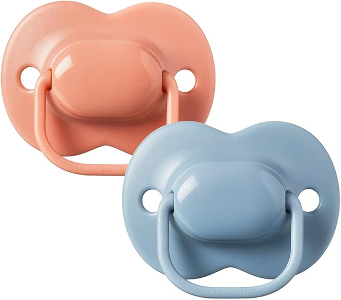 Tommee Tippee Cherry Latex Dummies, 0-6 Months, Pack of 2 Dummies with 100% Natural Latex baglet