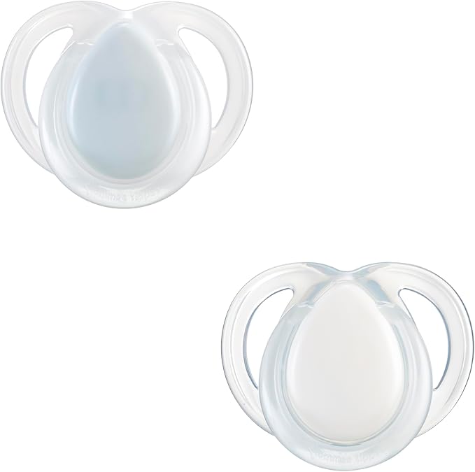 Tommee Tippee Nighttime Dummies, 2 Pack of Glow in The Dark soothers with Reusable steriliser pod, Assorted Colours