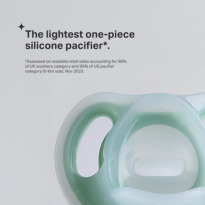 Tommee Tippee Ultra-Light Soothers, 0-6m, 4 Pack, Extra-Lightweight Design, Orthodontic Silicone Teat, Skin-Like Feel, Air Ventilation Holes, BPA-Free Dummy, Girl & Boy Assorted Colors