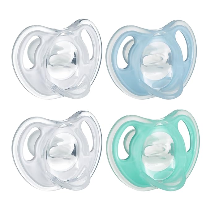 Tommee Tippee Ultra-Light Soothers, 0-6m, 4 Pack, Extra-Lightweight Design, Orthodontic Silicone Teat, Skin-Like Feel, Air Ventilation Holes, BPA-Free Dummy, Girl & Boy Assorted Colors