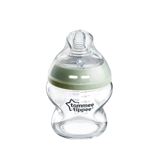 Tommee Tippee Natural Start Glass Baby Bottle for 0m+, 1x 250ml Baby Bottle with Slow Flow Breast-Like Teat for a Natural Latch, Self-Sterilising and BPA Free, Baby Feeding Essentials