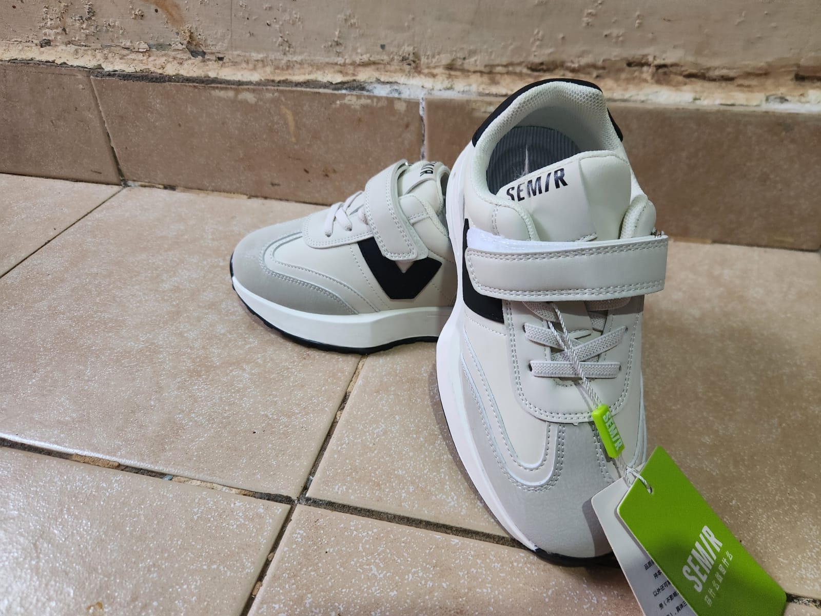 Kids Soft Sneakers Unisex Size 32 – Lightweight, Breathable, Non-Slip Casual Shoes for Boys & Girls, Perfect for School, Sports, Outdoor Play, Comfortable Daily Wear, Durable Kids Footwear