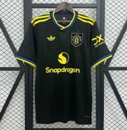 Manchester United 2025/2026 Black Jersey – Men’s Breathable Football Shirt | Sports Training T-Shirt