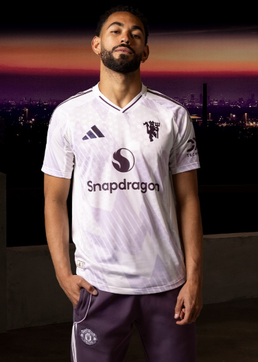 Manchester United 2025/2026 White  Jersey – Men’s Breathable Football Shirt | Sports Training Shirt