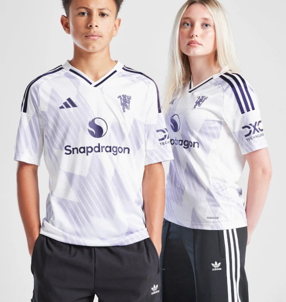 Manchester United 2025/2026 White  Jersey – Men’s Breathable Football Shirt | Sports Training Shirt