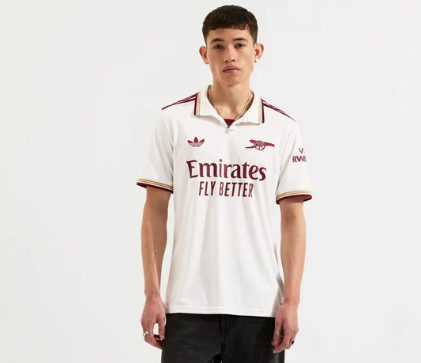 Arsenal 2025/26 Away Kit .Own the new season’s style with the Official Arsenal 2025/26 Away Kit.