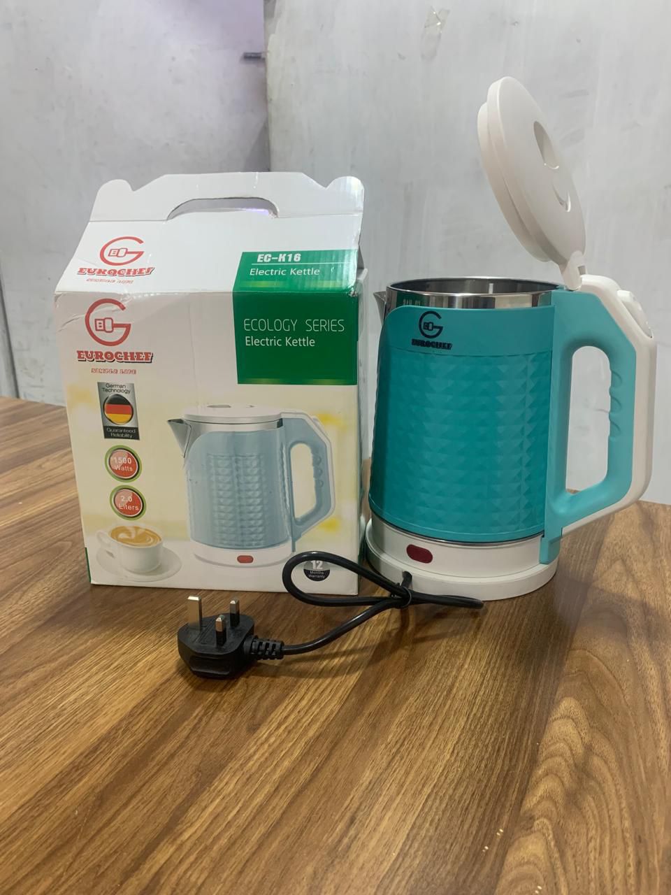 🔵 Eurochef 2 Litres Blue Kettle
Boil water quickly and conveniently with the Eurochef 2L Blue Kettle. Designed for everyday use, it combines efficiency, durability, and a stylish look that fits perfe