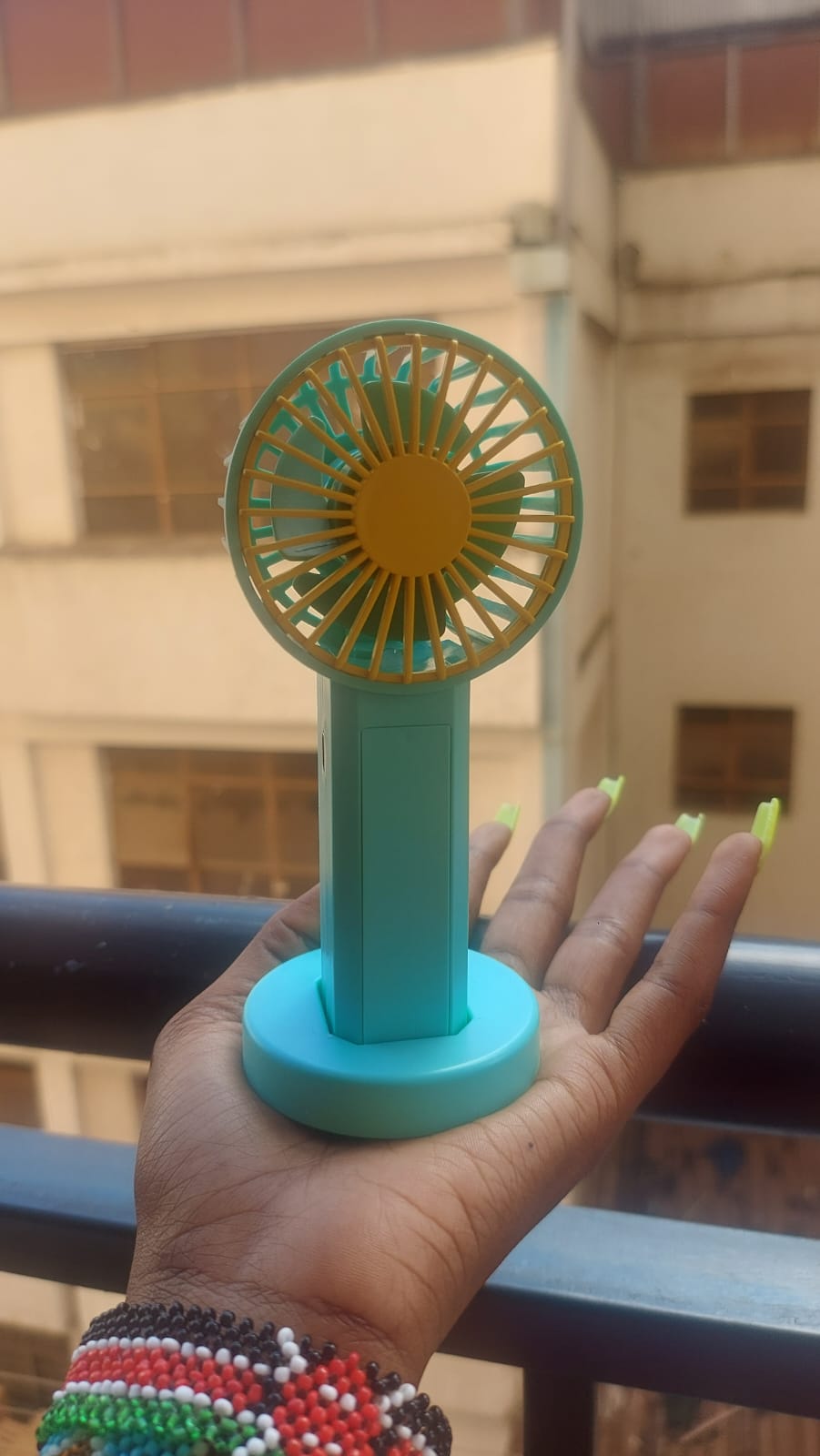💨 Colourful Portable Mini Hand Fan – Stay Cool Anywhere! 💨🌈

Beat the heat wherever you go with this Colourful Portable Mini Hand Fan. Compact, lightweight, and USB rechargeable — perfect for home,