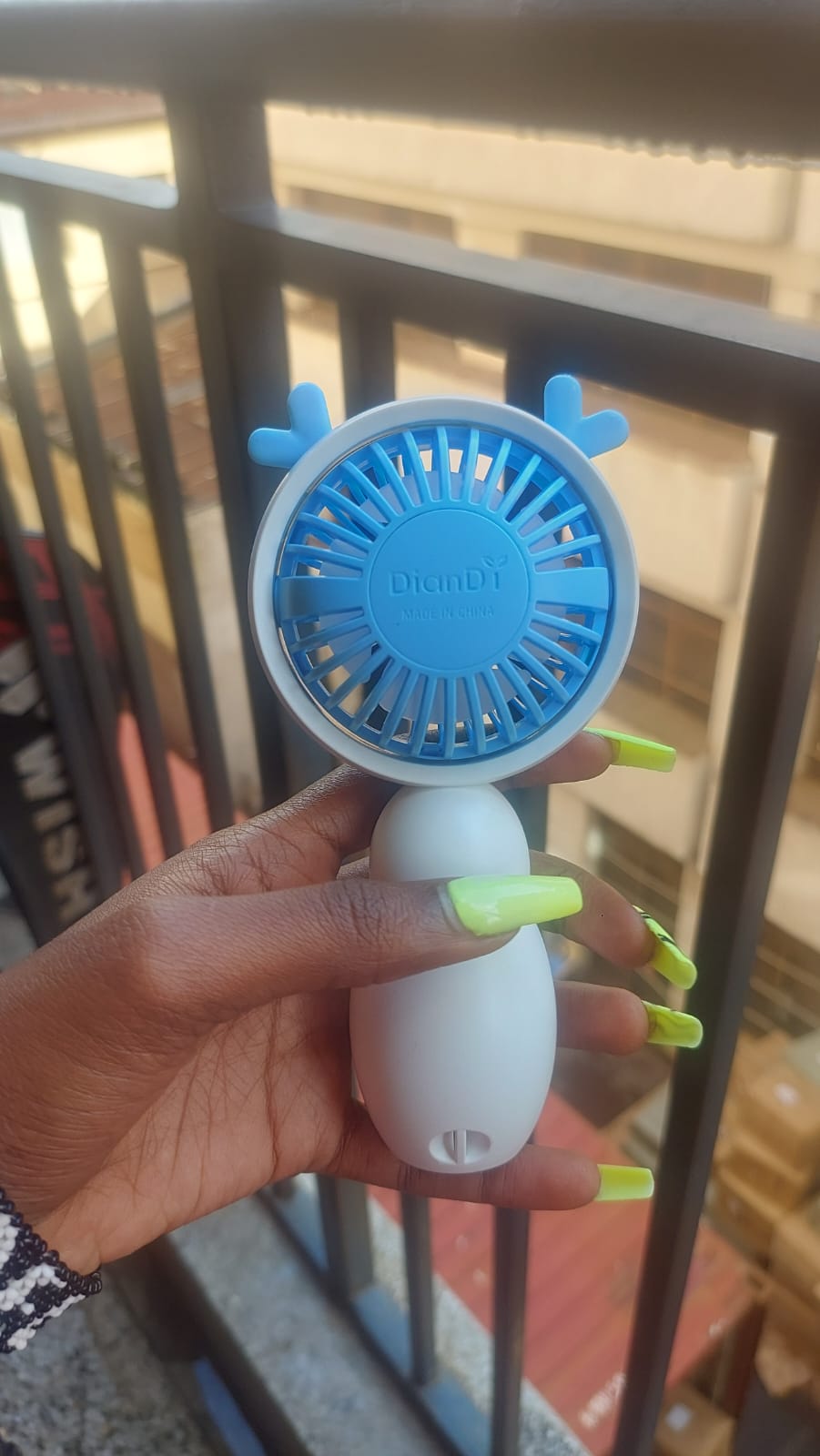 💨 Colourful Portable Mini Hand Fan – Stay Cool Anywhere! 💨🌈

Beat the heat wherever you go with this Colourful Portable Mini Hand Fan. Compact, lightweight, and USB rechargeable — perfect for home,