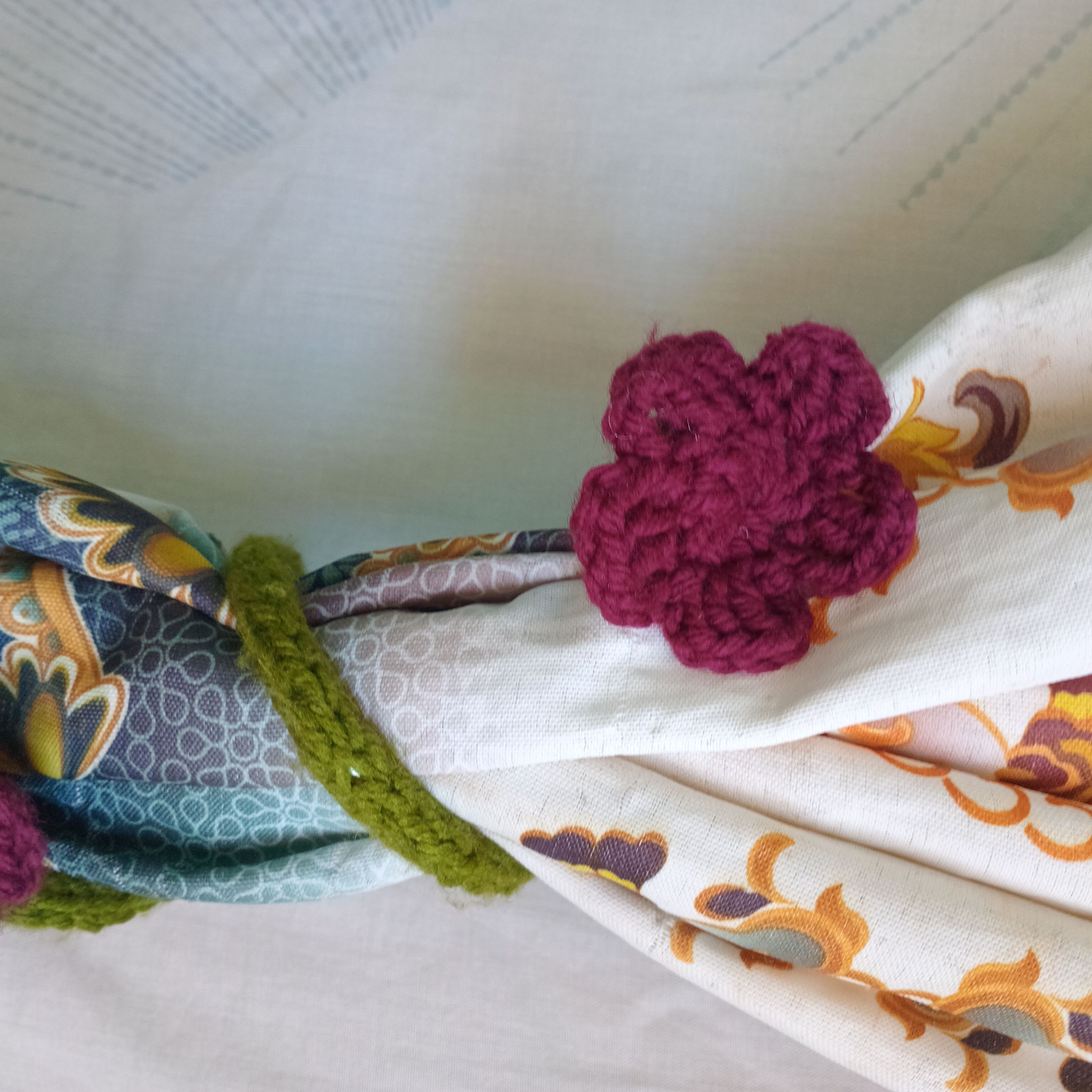 1 pc Handmade Crochet Curtain Tieback with Floral Design – Sage Green Rope Holdback for Home Décor (Elegant & Durable)