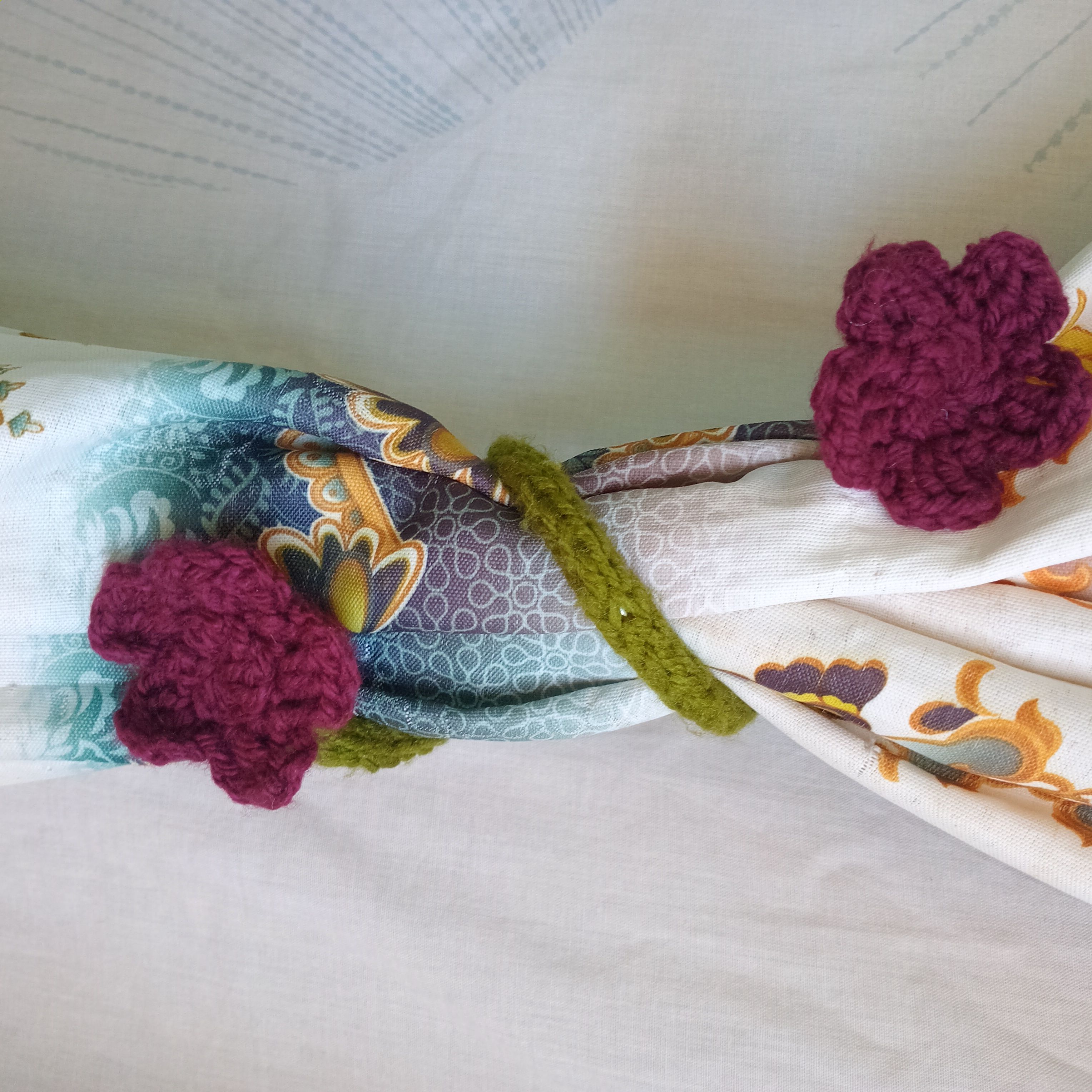 1 pc Handmade Crochet Curtain Tieback with Floral Design – Sage Green Rope Holdback for Home Décor (Elegant & Durable)