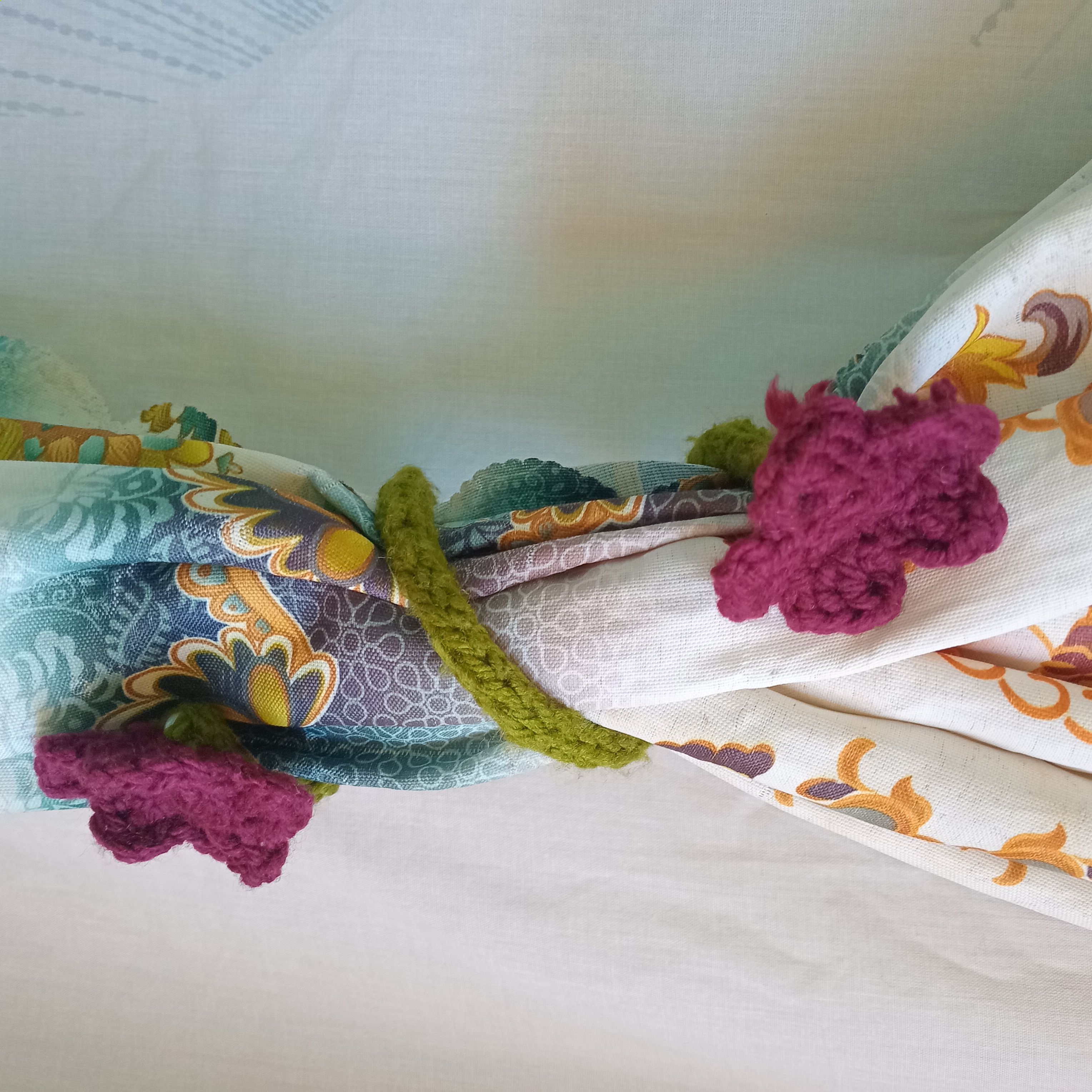 1 pc Handmade Crochet Curtain Tieback with Floral Design – Sage Green Rope Holdback for Home Décor (Elegant & Durable)