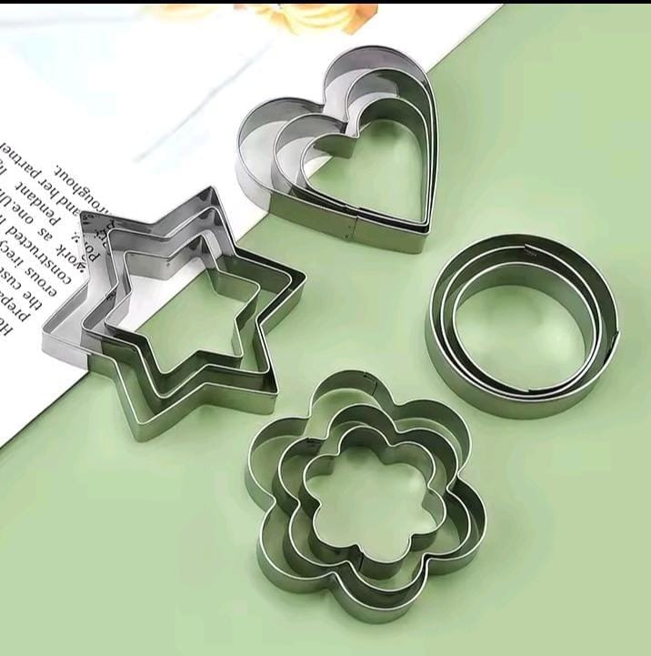 SALE!!
12 PC COOKIE CUTTER- Stainless steel cookie mould cutter set to cut cookie dough into fun shapes before baking. The set icludes four different shapes : heart, flower, star and a circle.