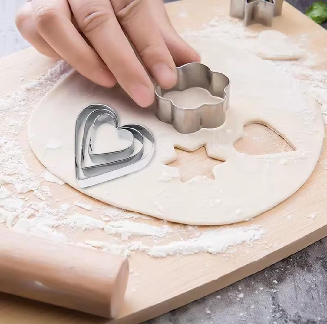SALE!!
12 PC COOKIE CUTTER- Stainless steel cookie mould cutter set to cut cookie dough into fun shapes before baking. The set icludes four different shapes : heart, flower, star and a circle.
